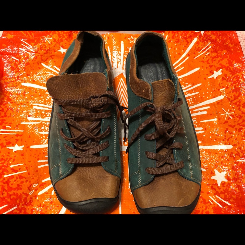 Never worn Keen women’s size 9.5